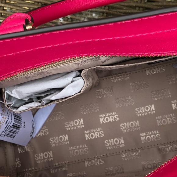NWT Michael Kors md Dillon ultra pink handbag - Picture 3 of 8